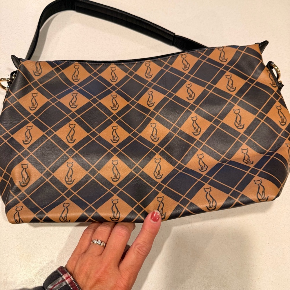 Stylish Black and Tan Shoulder Bag
